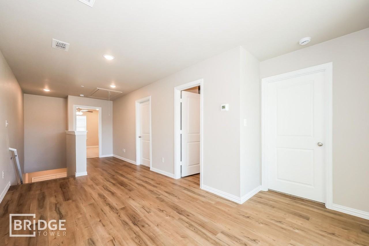 1013 W Golden Ln - Photo 6 of 16