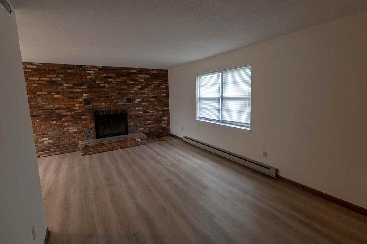 1003 Canterbury Dr - Photo 4 of 33