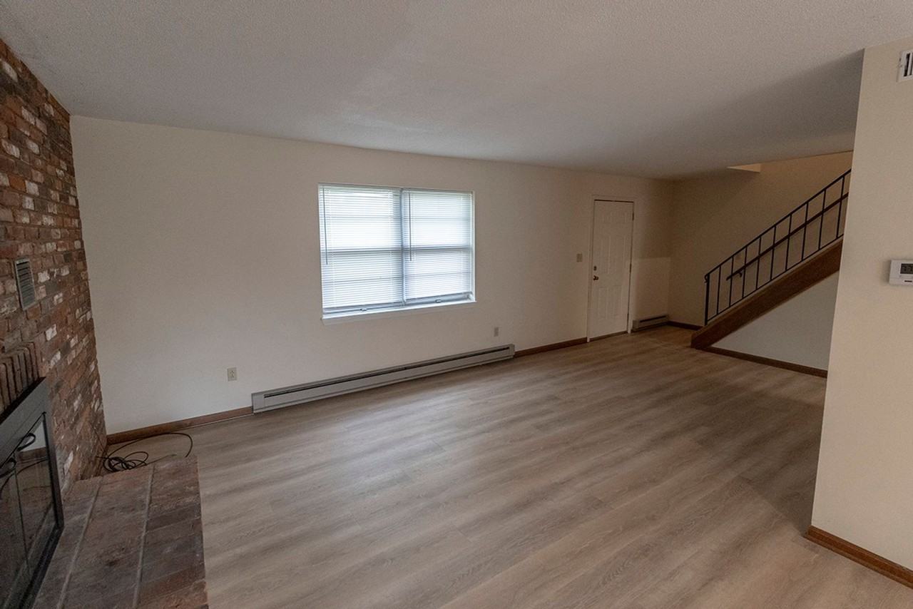 1003 Canterbury Dr - Photo 6 of 33