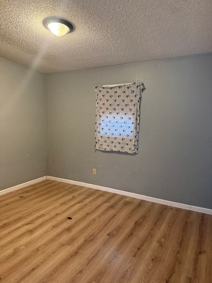 516 Se 6th St - Photo 2 of 4