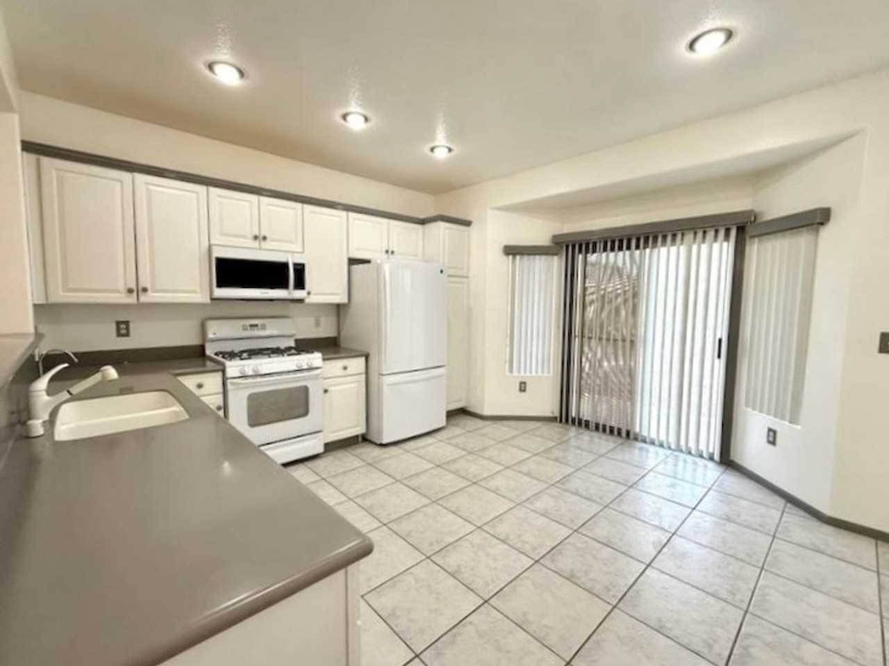 2192 King Mesa Dr - Photo 3 of 25