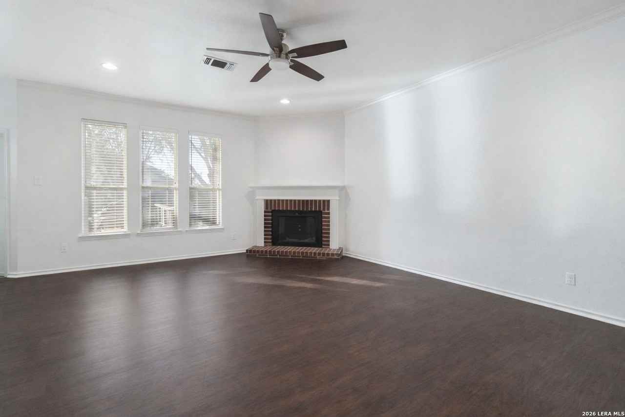 21627 Iron Ridge Ct - Photo 2 of 12