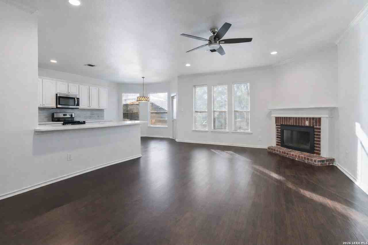 21627 Iron Ridge Ct - Photo 3 of 12