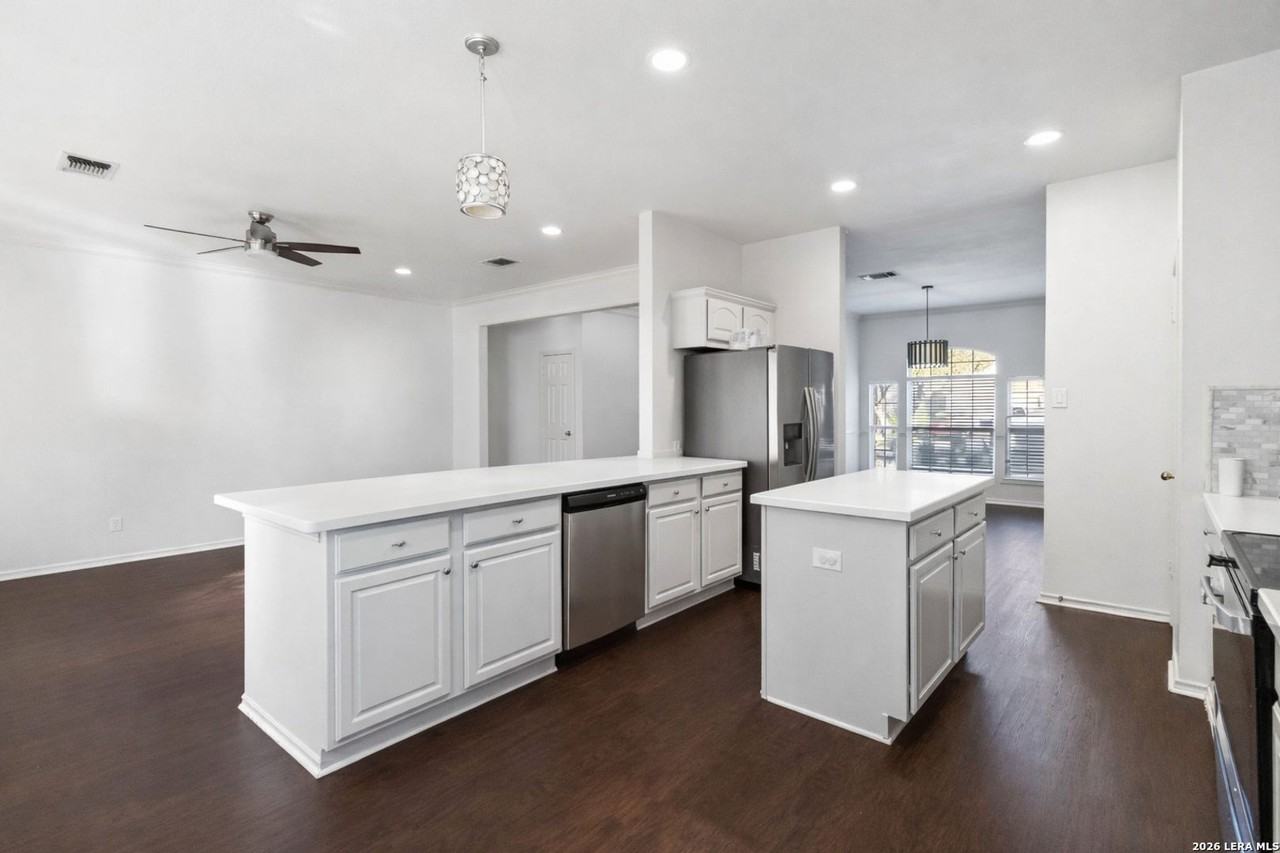 21627 Iron Ridge Ct - Photo 4 of 12