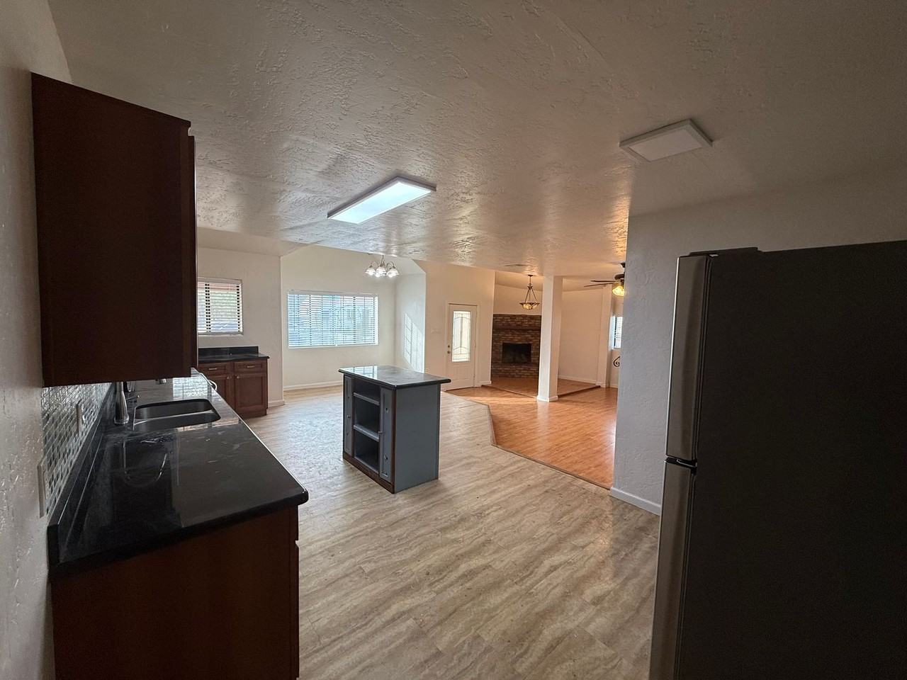 1904 W Palm Ln - Photo 2 of 16