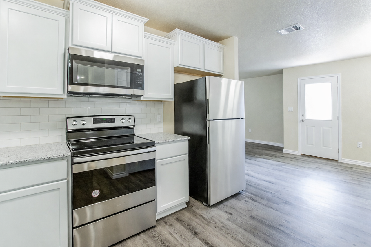 2307 Duntov Dr #B - Photo 4 of 6