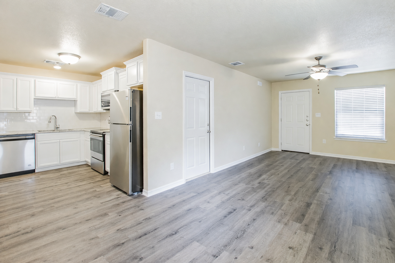 2307 Duntov Dr #B - Photo 5 of 6