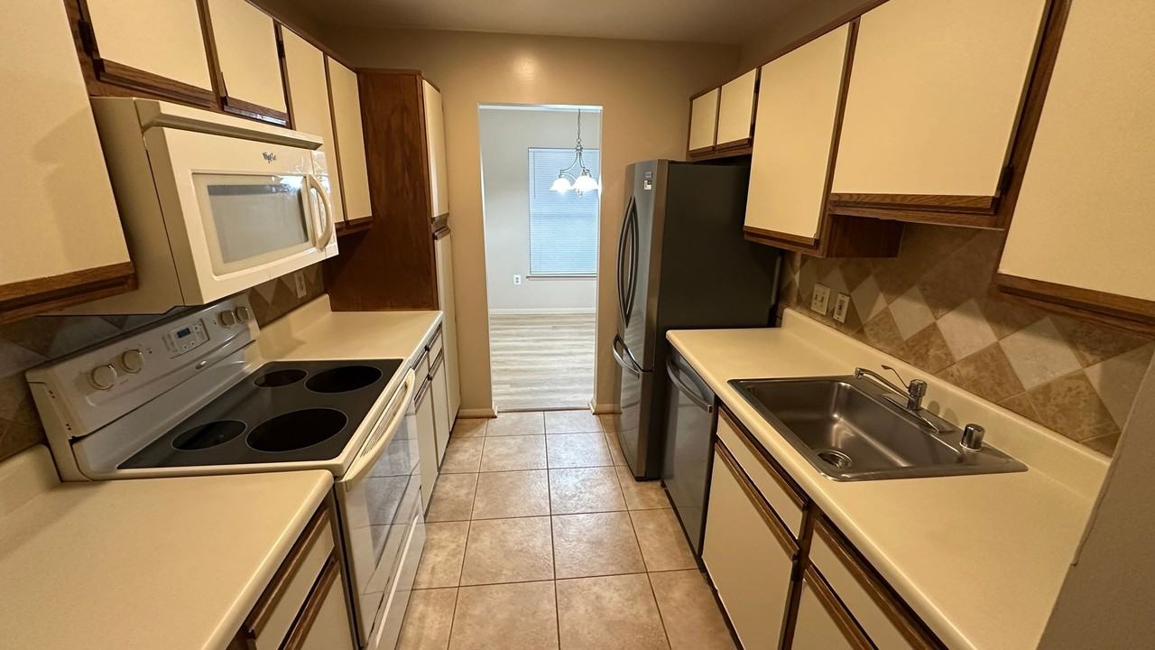 7804 Guildberry Ct #303 - Photo 3 of 12