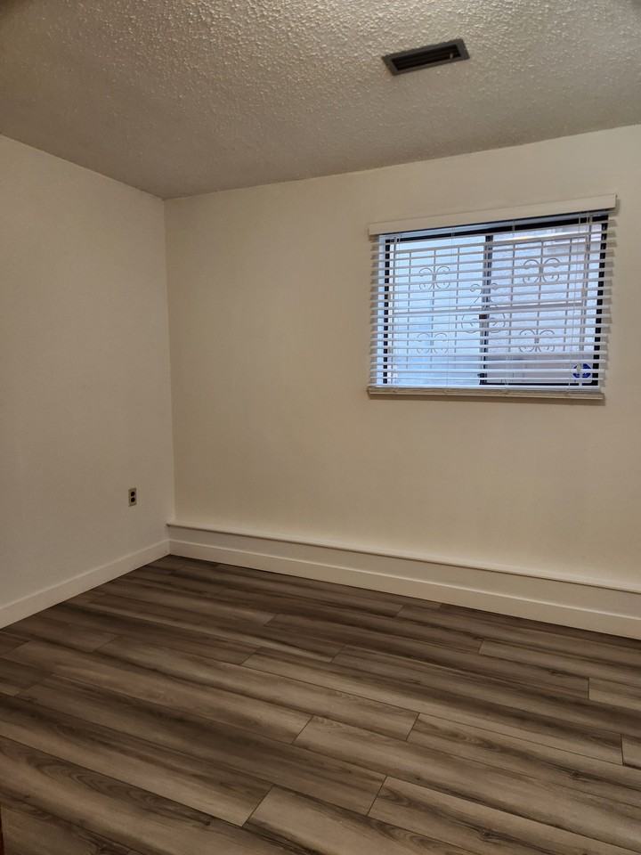 Knight St & E 22nd Ave - Photo 6 of 8