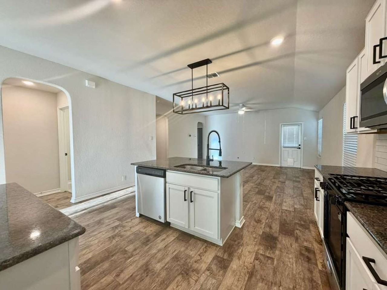 959 Brown Thrasher - Photo 7 of 23