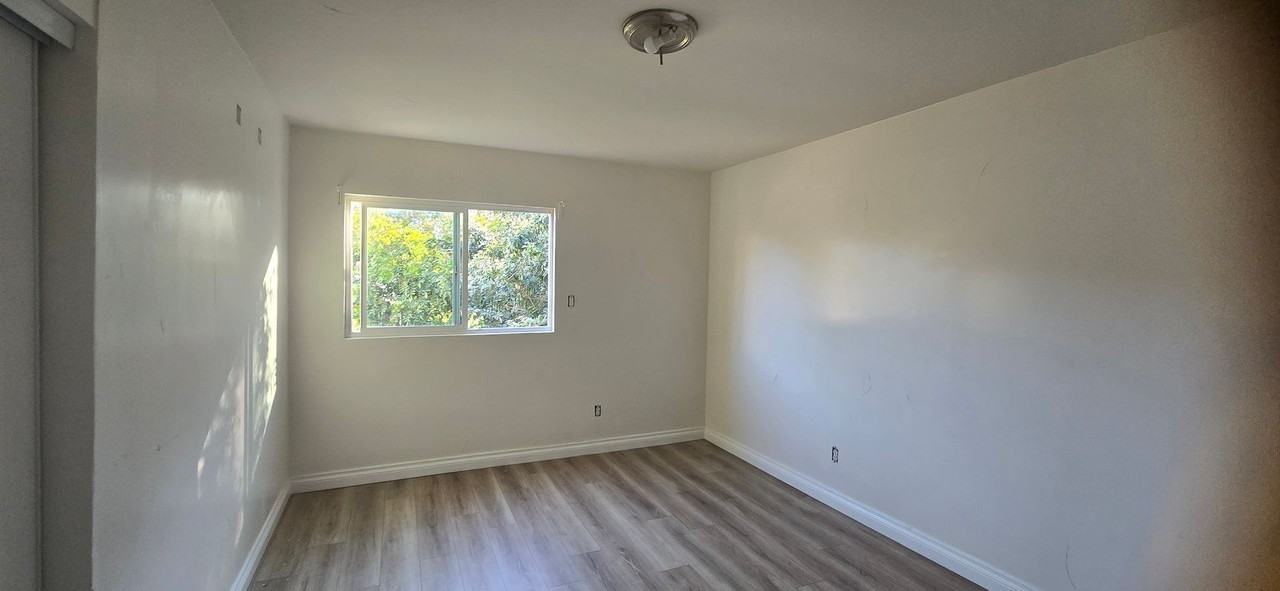 3205 42nd St - Photo 7 of 11