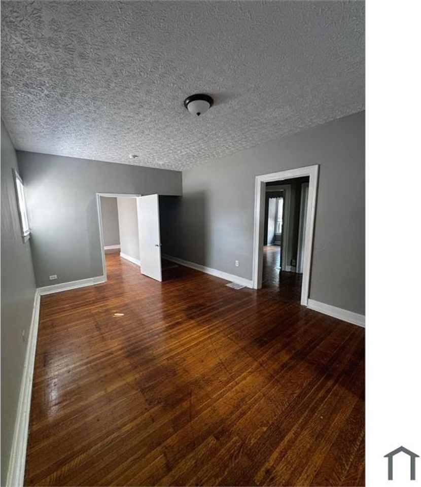 Navaho Apartments - Photo 2 of 13