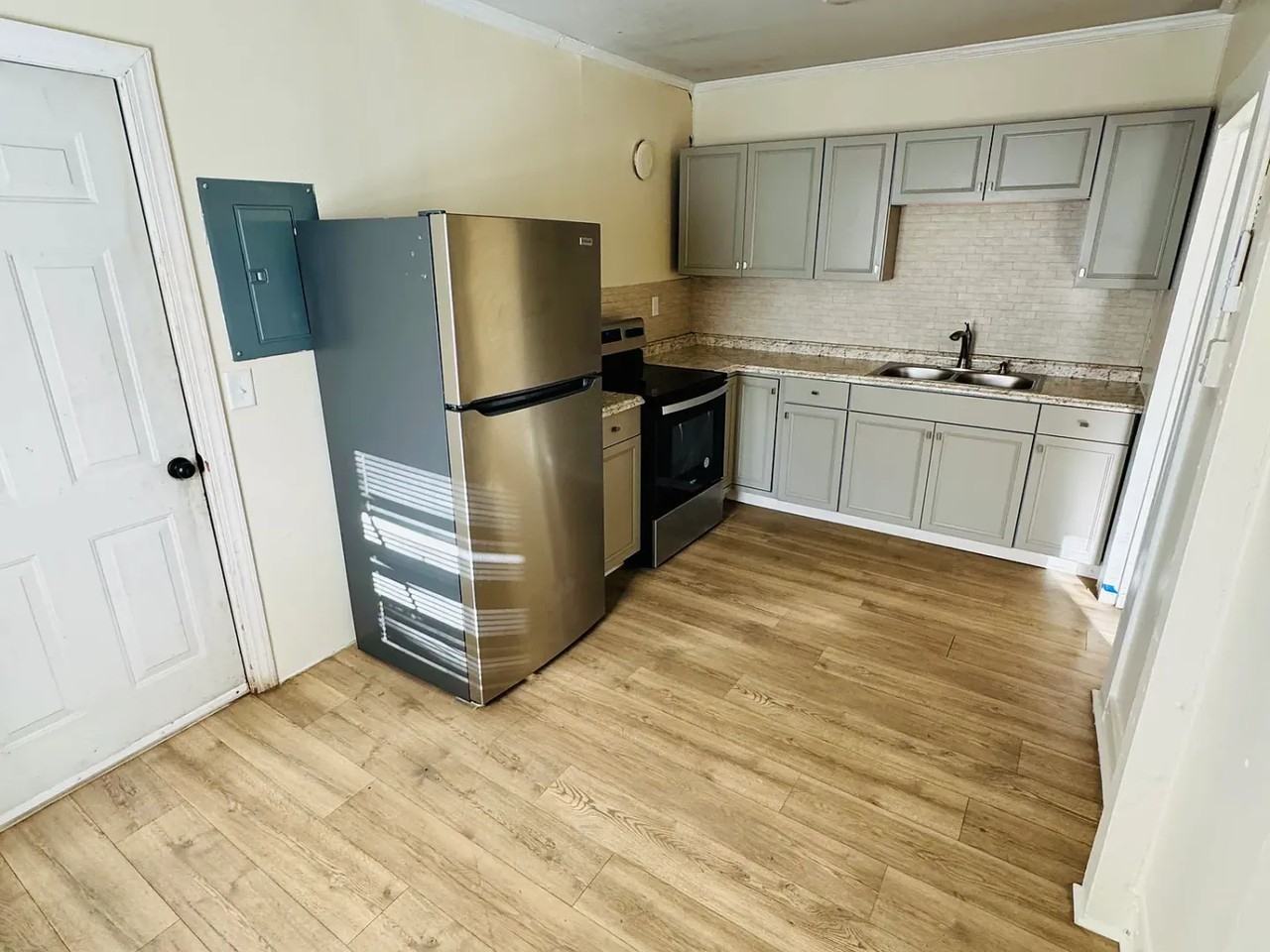 320 Daniel Street - Photo 4 of 34