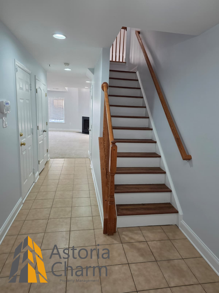 9127 Marlove Oaks Ln - Photo 3 of 29