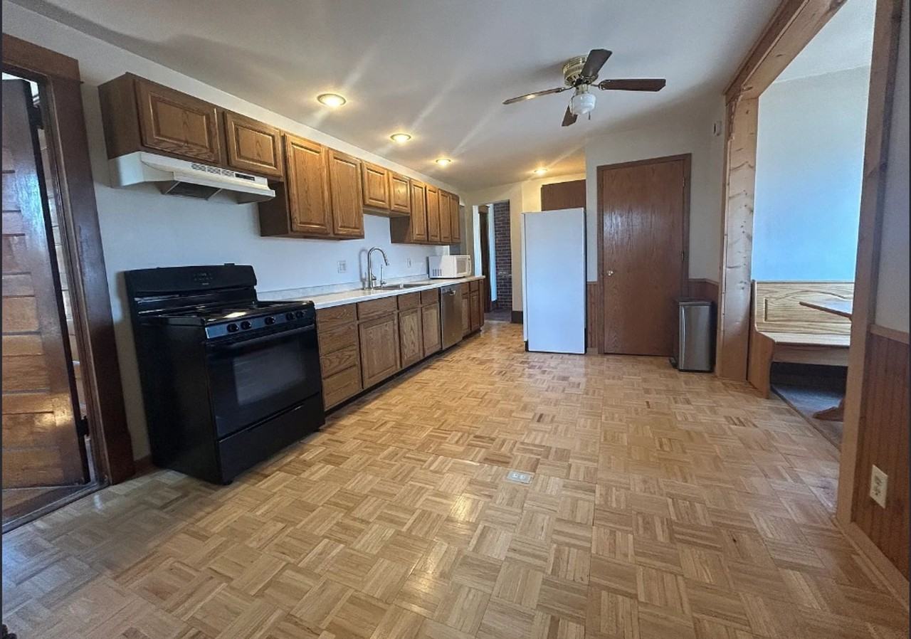 902 9th Ave - Photo 4 of 13