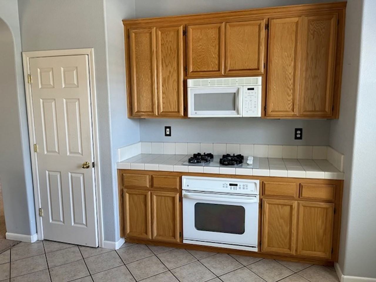 1601 Soledad Dr - Photo 7 of 18