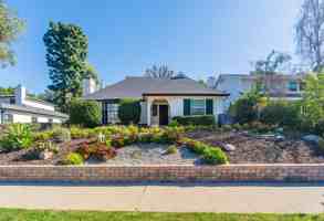 featured image of 4064 Woodcliff Rd