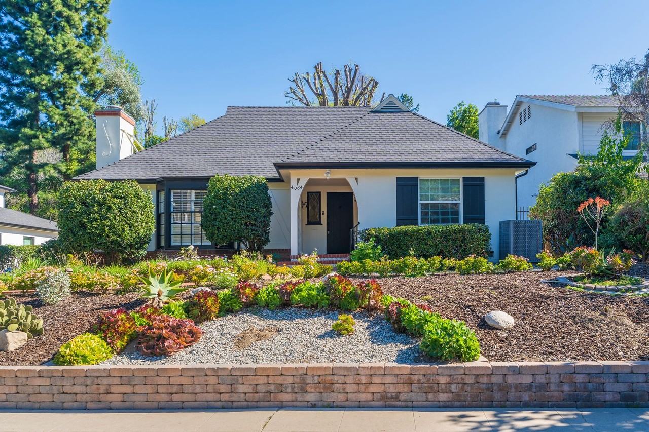 4064 Woodcliff Rd - Photo 2 of 40