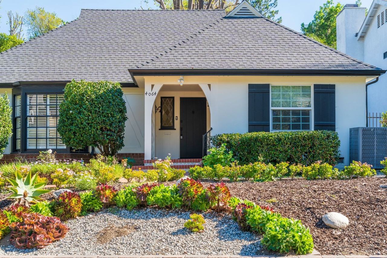 4064 Woodcliff Rd - Photo 3 of 40