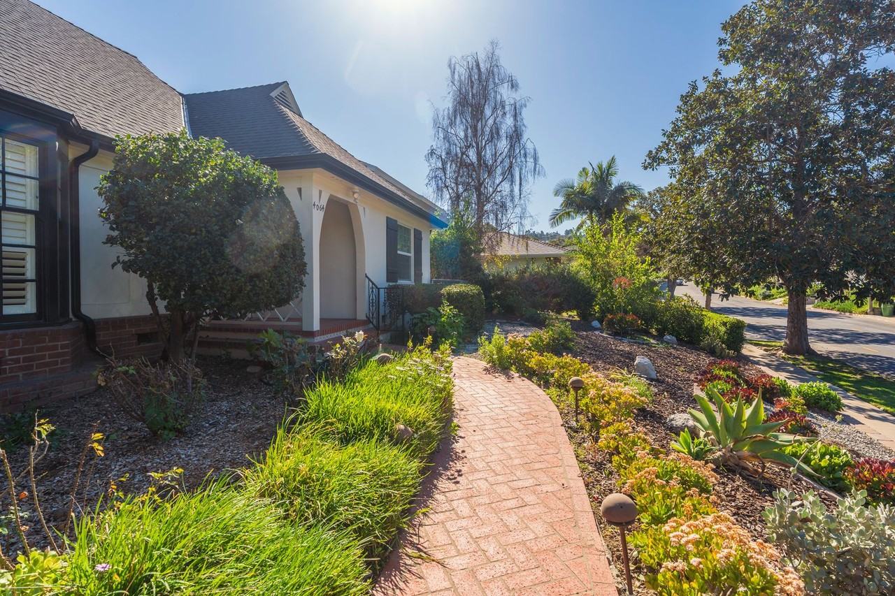 4064 Woodcliff Rd - Photo 6 of 40