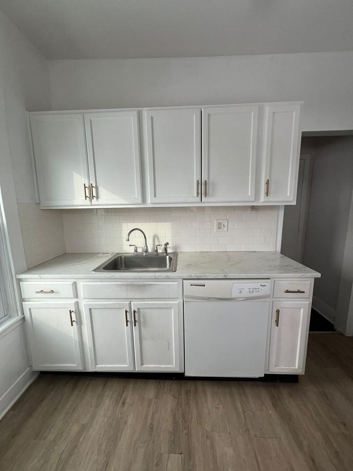 3914 W 21st St - Photo 3 of 20