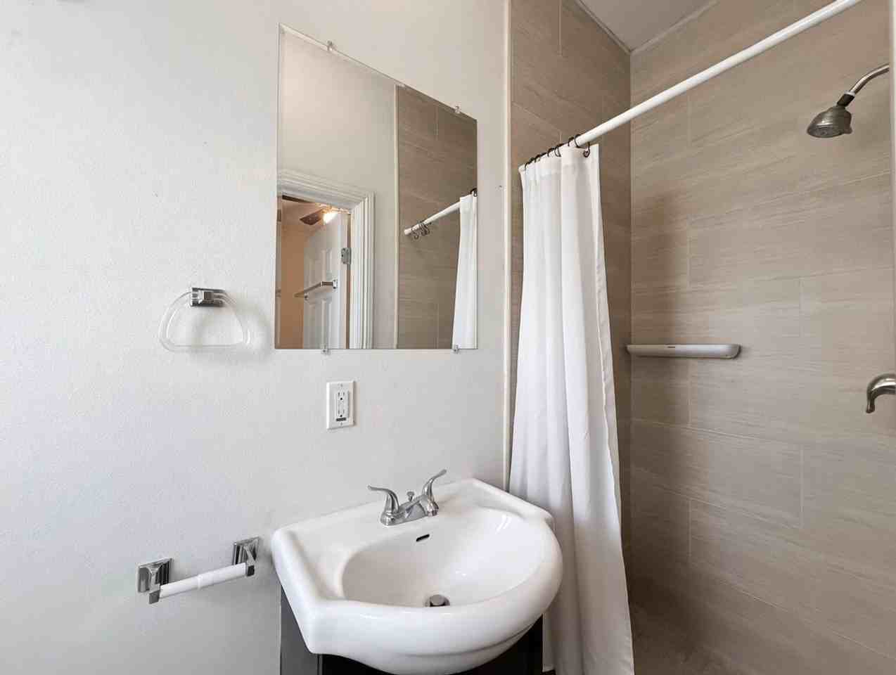 1252 W. 37th Drive - Photo 4 of 16