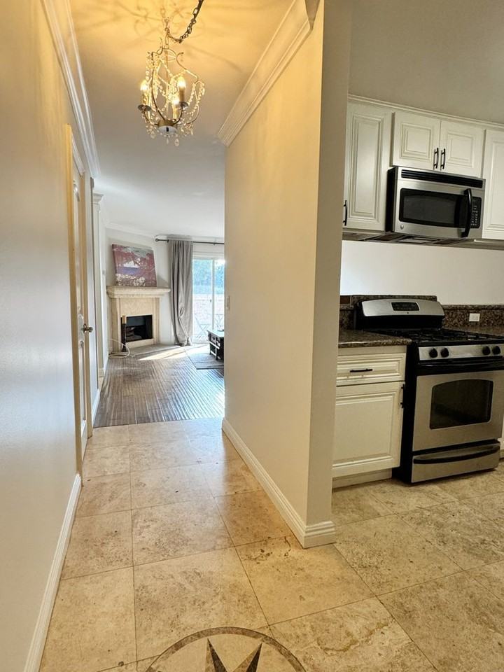 1140 Junipero Ave - Photo 3 of 18