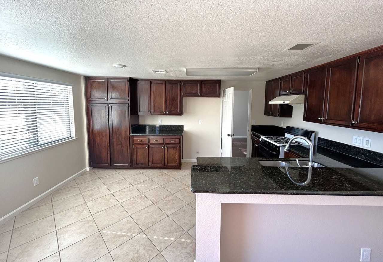 1420 Panorama St - Photo 2 of 36