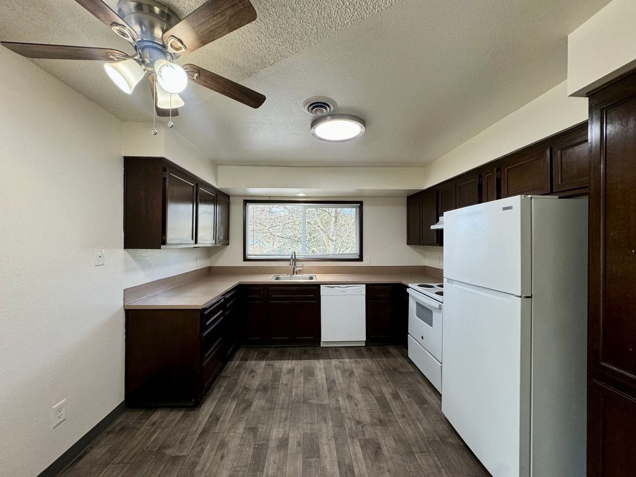 Oak Point - Photo 2 of 13