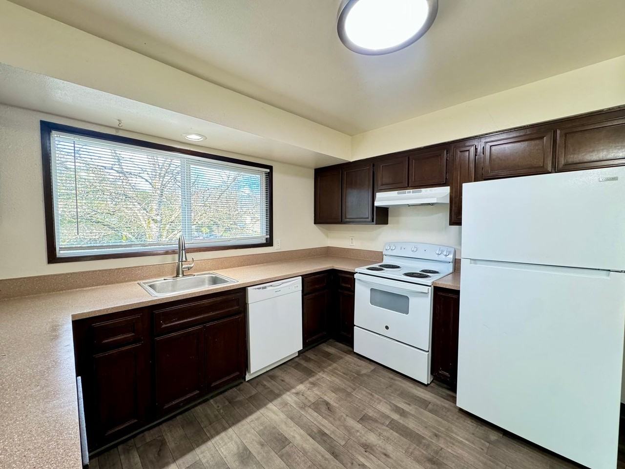 Oak Point - Photo 5 of 13