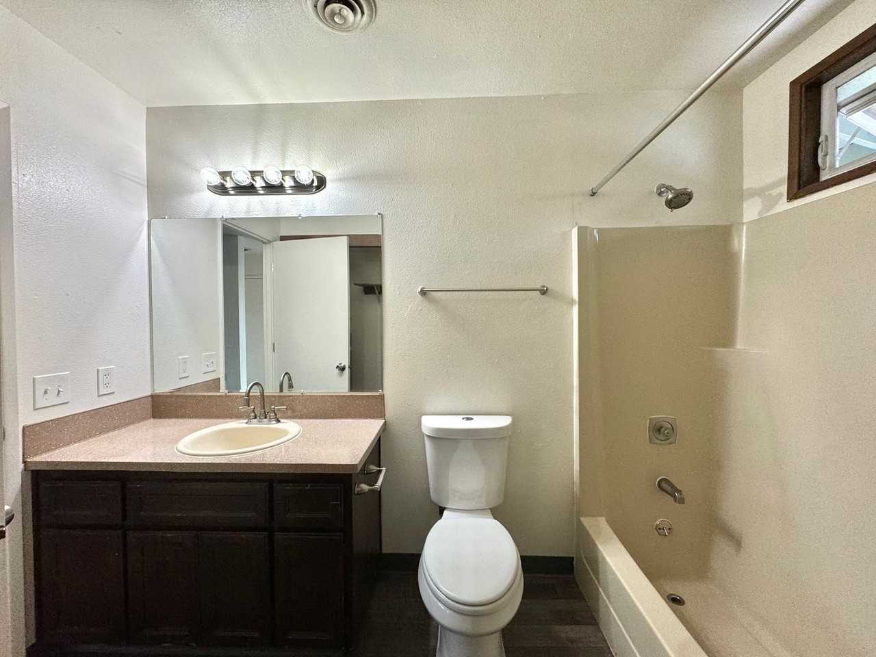 Oak Point - Photo 6 of 13