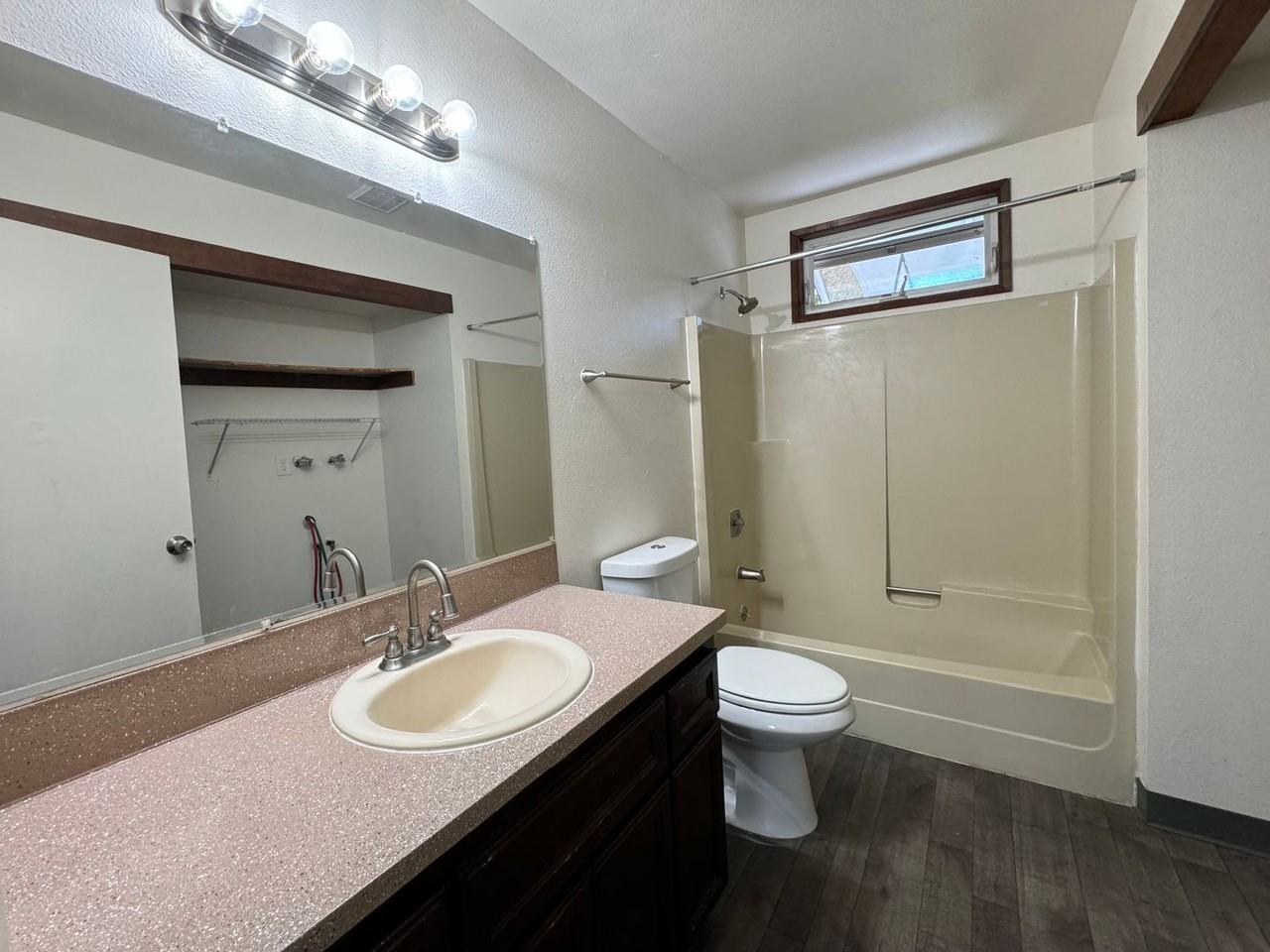 Oak Point - Photo 7 of 13