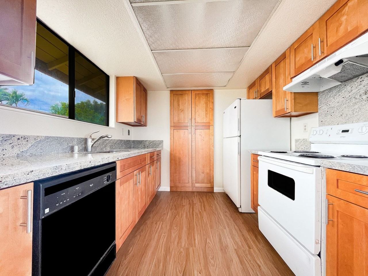 98-1731 Kaahumanu St - Photo 2 of 20