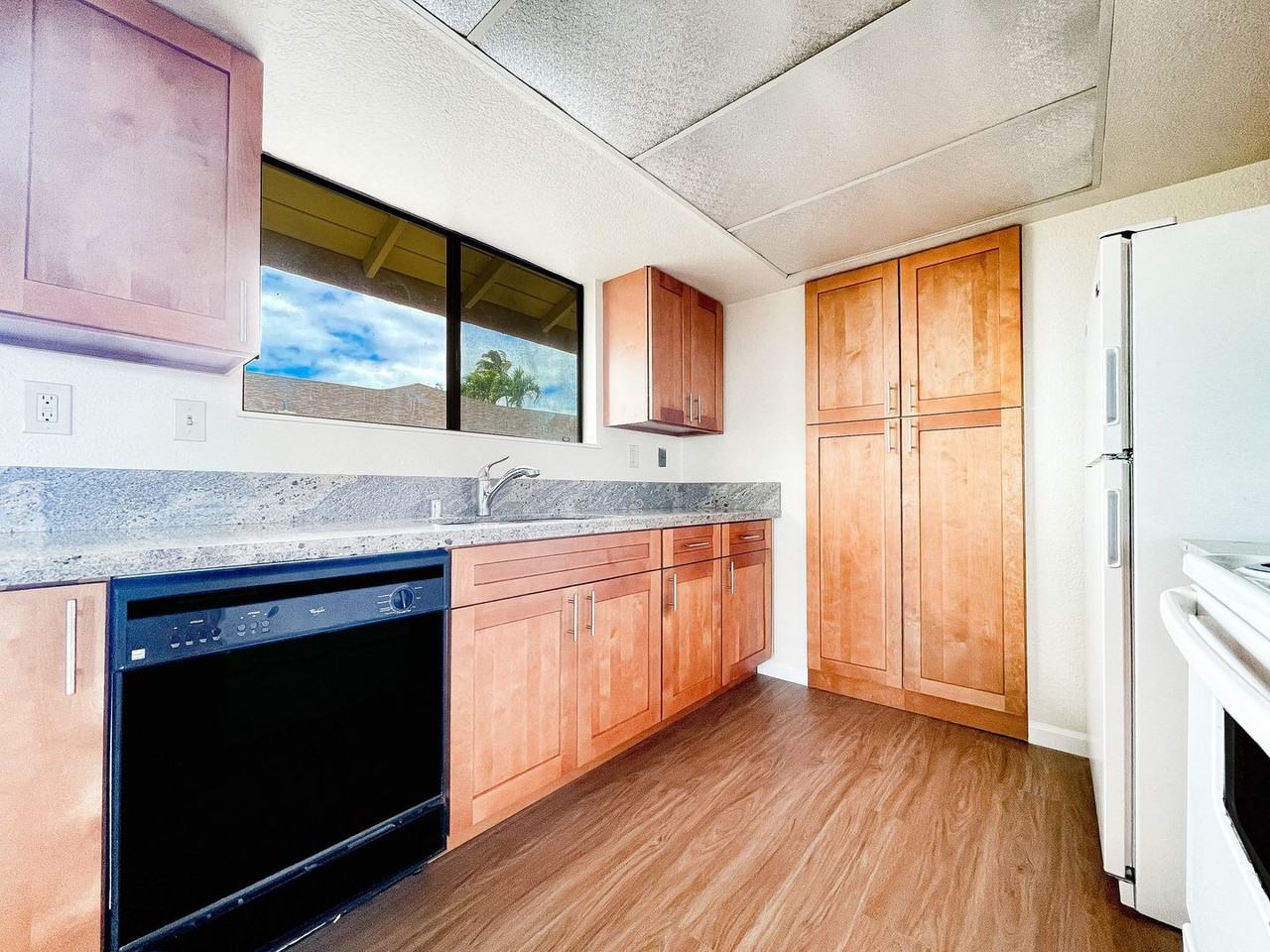 98-1731 Kaahumanu St - Photo 3 of 20