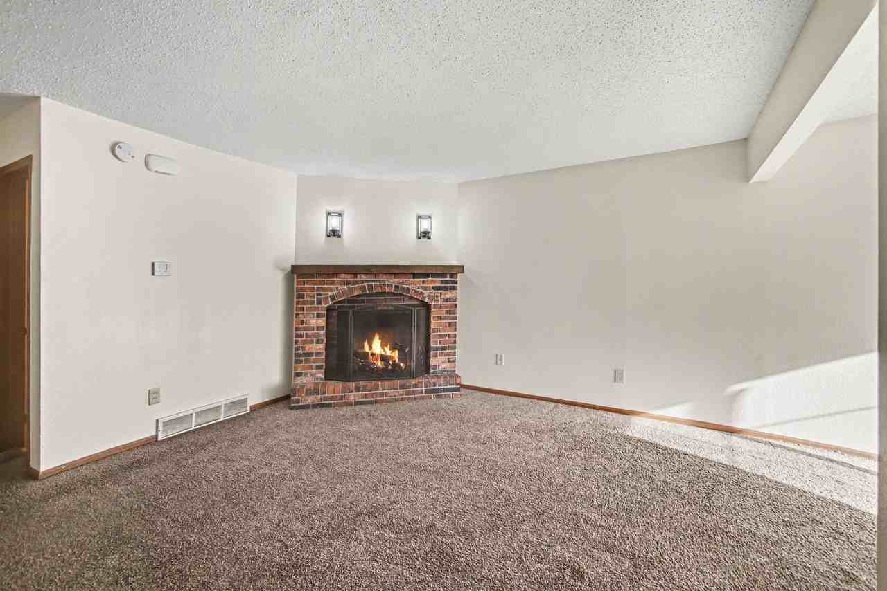 410 Nw Nottingham Ln - Photo 3 of 23