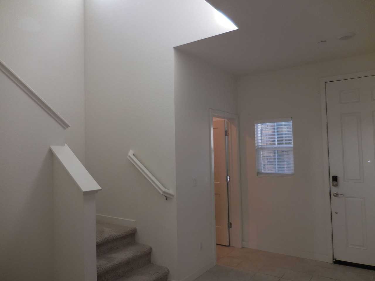 1095 Purdue Ct - Photo 2 of 18