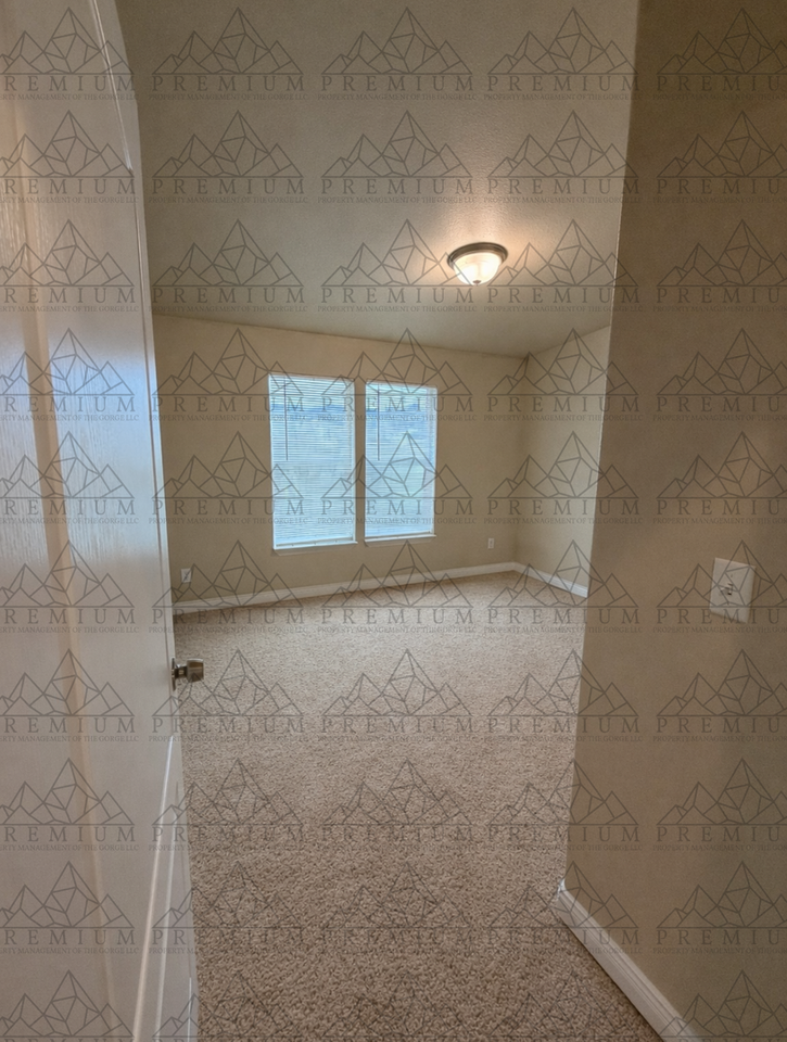 1380 Rawson Rd - Photo 5 of 15