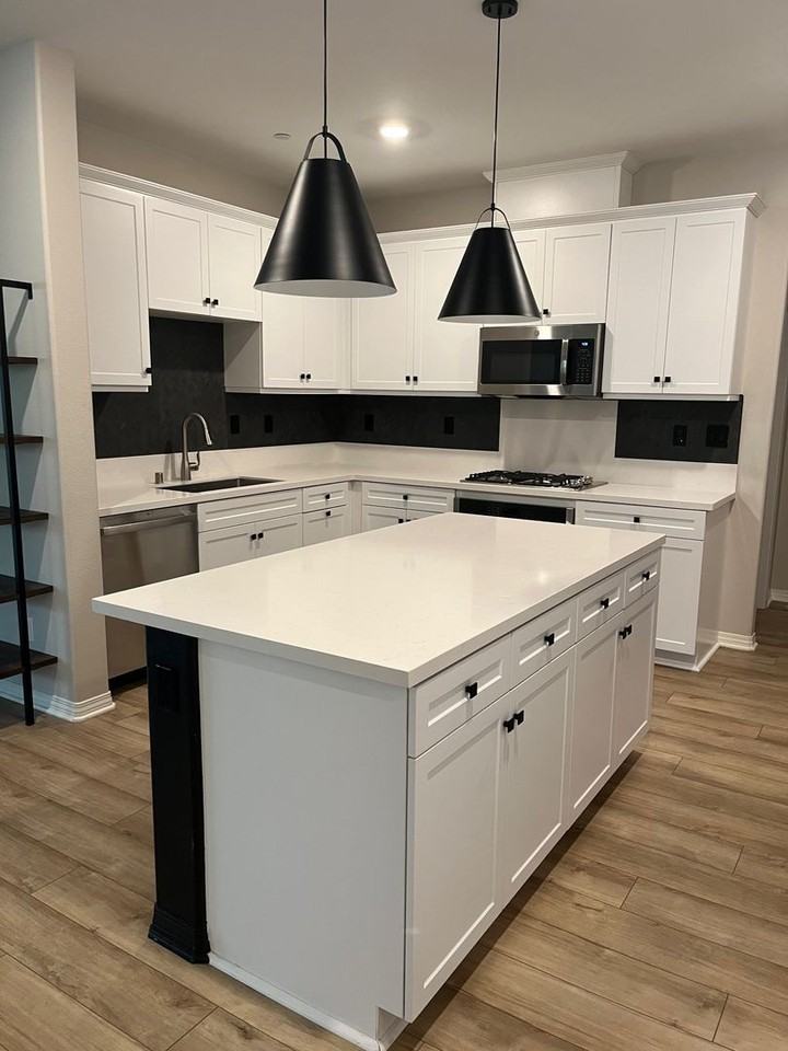 33045 Powell Ln - Photo 2 of 13