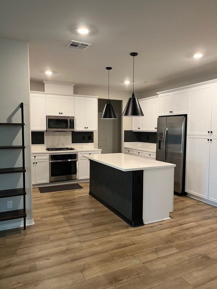 33045 Powell Ln - Photo 3 of 13