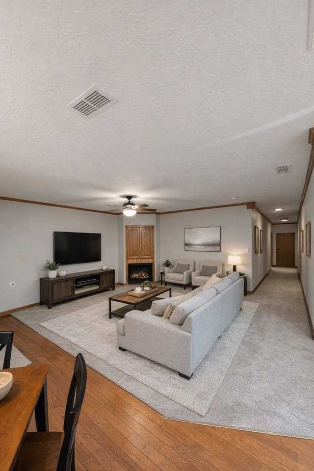 1304 Oakwood Cir - Photo 2 of 11