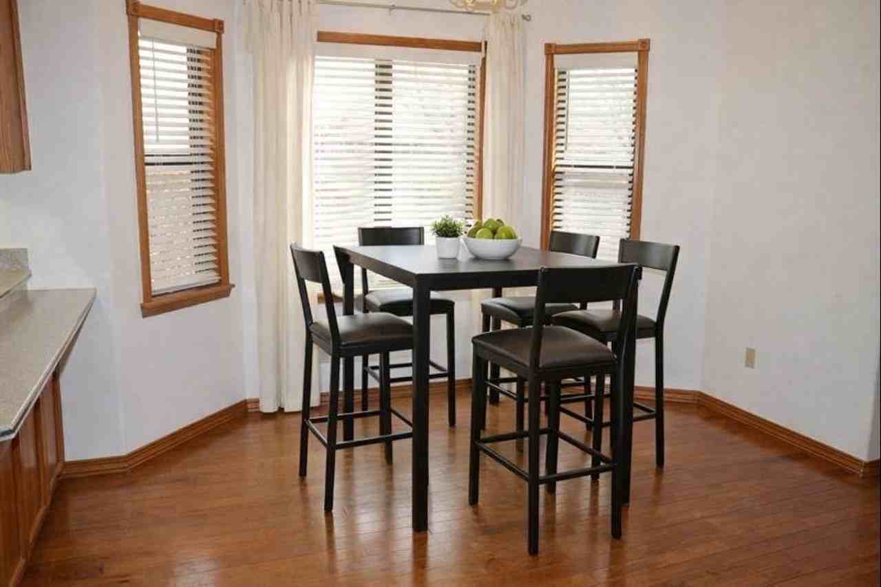 1304 Oakwood Cir - Photo 3 of 11