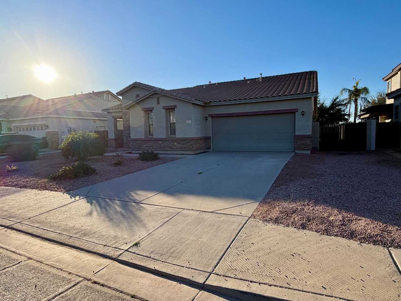4243 E Gleneagle Dr - Photo 2 of 26