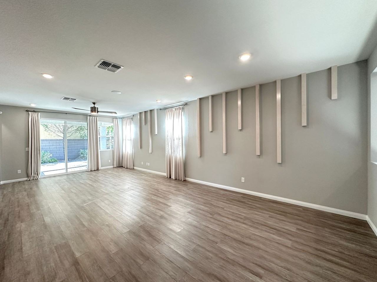 6084 Neptuno St - Photo 3 of 23