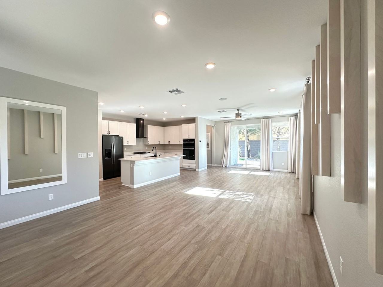 6084 Neptuno St - Photo 5 of 23