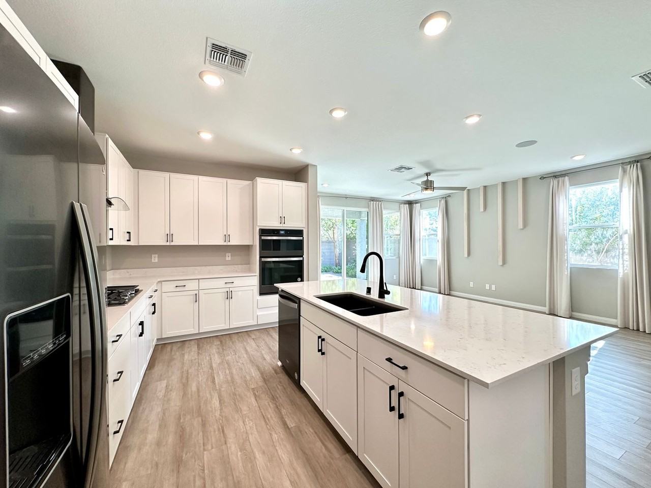 6084 Neptuno St - Photo 7 of 23