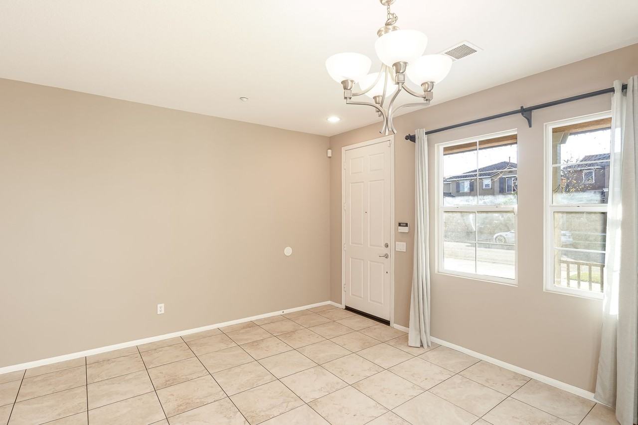 636 Ibiza Ln - Photo 5 of 27