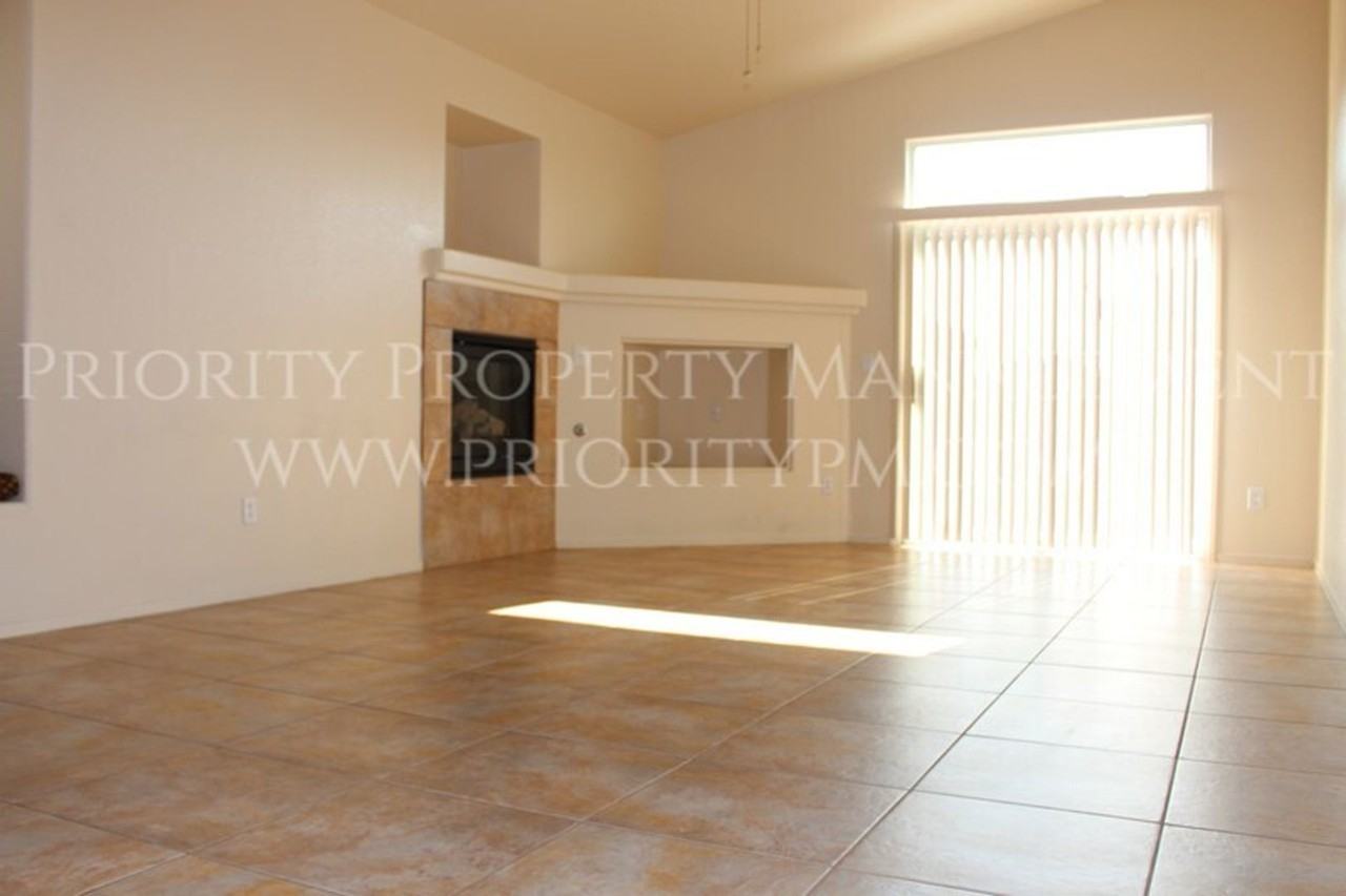 5842 Buckwood Mote St - Photo 4 of 10