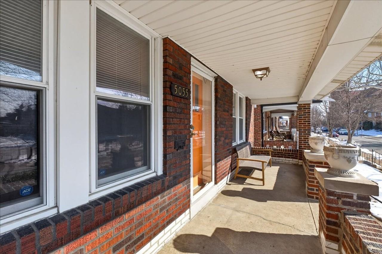 5055 Rhodes Ave - Photo 4 of 48