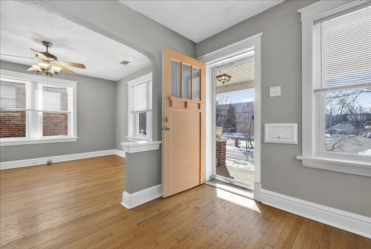 5055 Rhodes Ave - Photo 7 of 48