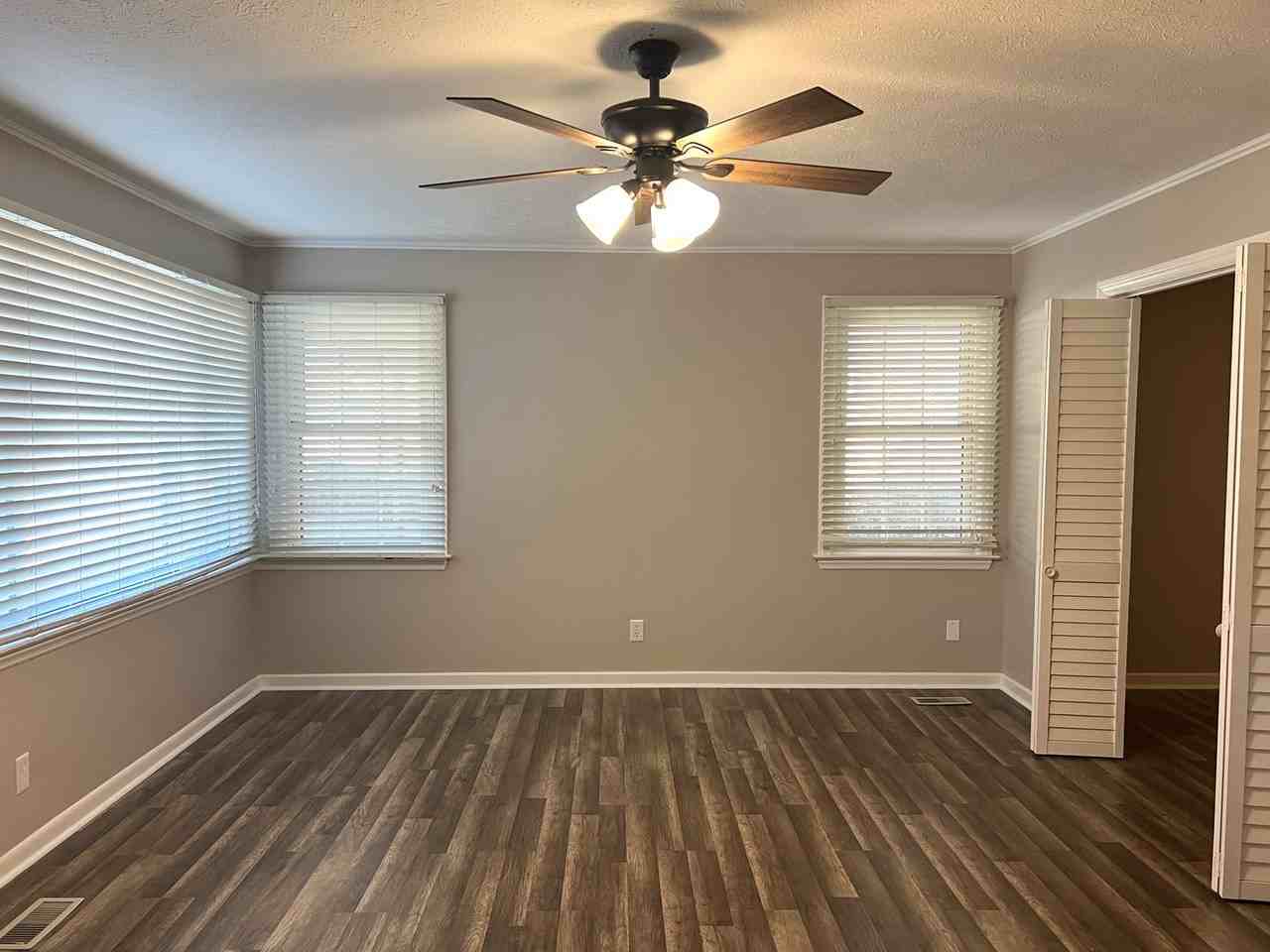 1943 Northbrook Ave - Photo 2 of 50